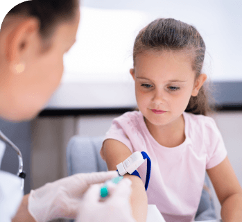 Pobieranie krwi dziecku